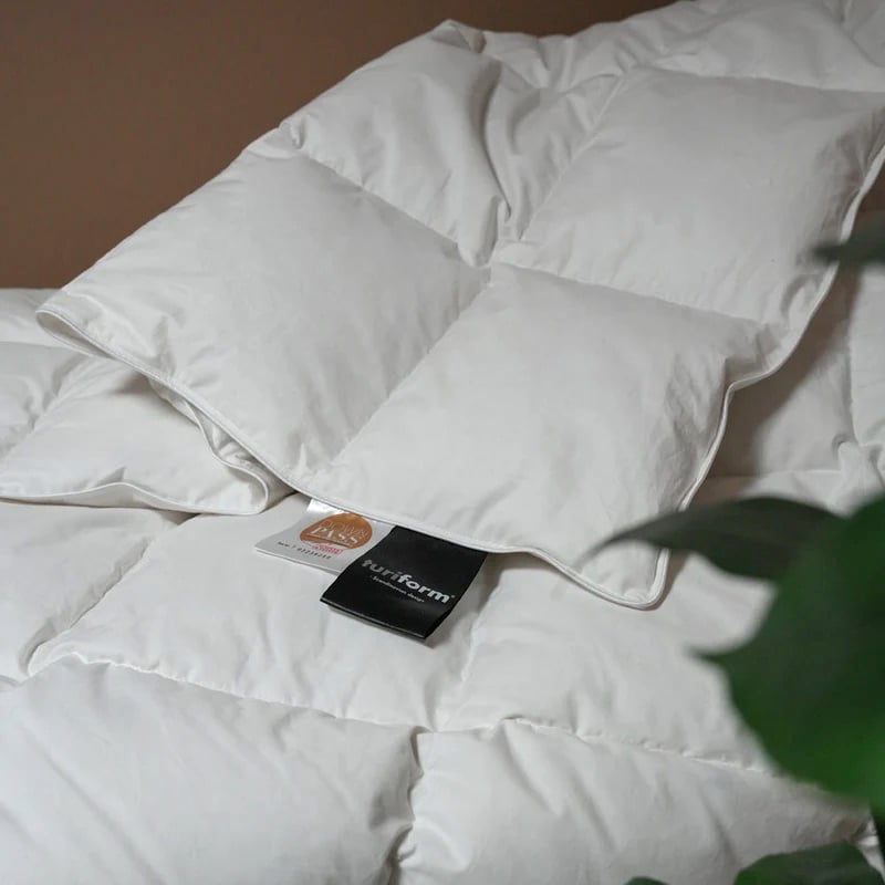 Helårsdyne med Fyld af Andefjer & -dun & Betræk i 100% Bomuld fra Turiform | 140x220 cm - OUTLET 1010442 2
