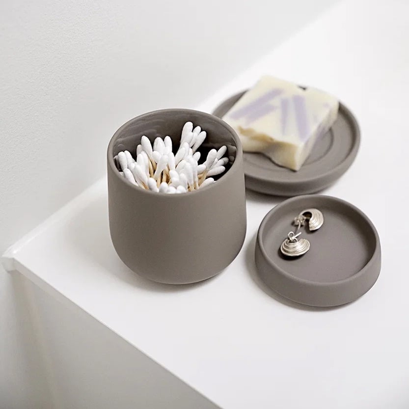 NOVA ONE Krukke med Låg fra ZONE Denmark | Taupe | Ø8,5x10 cm - OUTLET hos uniquebeds. home & living 2