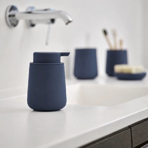 NOVA ONE Sæbedispenser fra ZONE Denmark | Blå | Ø8x11,5 cm - OUTLET
