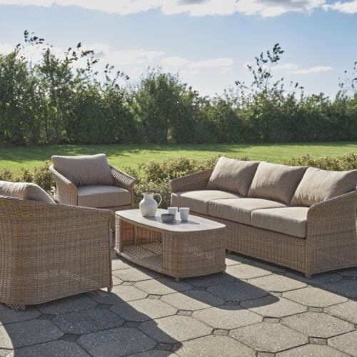 Maderia Udendørs Loungesæt i Polyrattan med Hynder fra Lexpo Living | Beige/Neutral | Sofa + 2x Loungestole + Sofabord hos uniquebeds, home & living - Billede 5