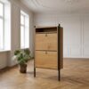 ai-miljoe-1-barco-skoskab-i-egetr-slook-med-sort-metal-stel-fra-house-nordic-b62xd26xh118cm-207042 Barco Skoskab i Egetræslook med Sort Metal Stel fra House Nordic | B62xD26xH118cm - Billede 1