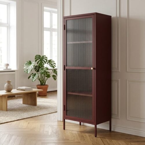 Bronco Vitrineskab i Vinrød Stål med Riflet Glasfront og Guldhåndtag fra Unique Furniture | 40x58x160cm - Billede 1