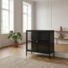 ai-miljoe-1-carmel-sk-nk-i-sort-st-l-med-2-l-ger-og-gyldne-h-ndtag-fra-unique-furniture-40x90x85cm-237013 Carmel Skænk i Sort Stål med 2 Låger og Gyldne Håndtag fra Unique Furniture | 40x90x85cm - Billede 1