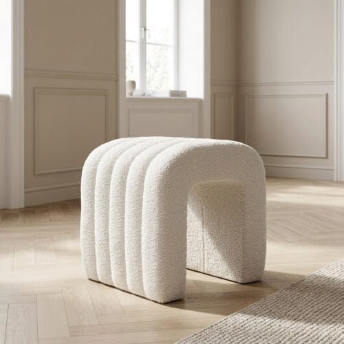Colma Puf i Hvid Bouclé Fra House Nordic | 41x36 cm - Billede 1