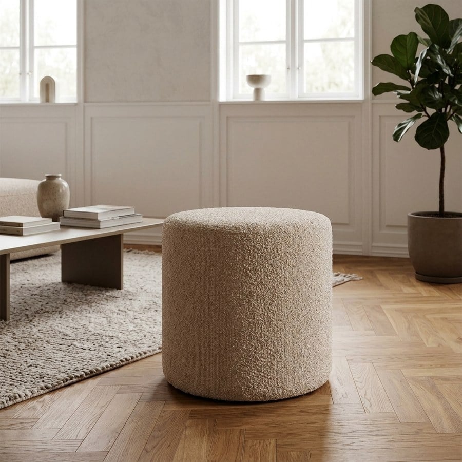 ai-miljoe-1-ejby-puf-i-beige-bourcl-fra-house-nordic-34x36-cm-162591 Ejby Puf i beige bourclé fra House Nordic | ø34x36 cm - Billede 1