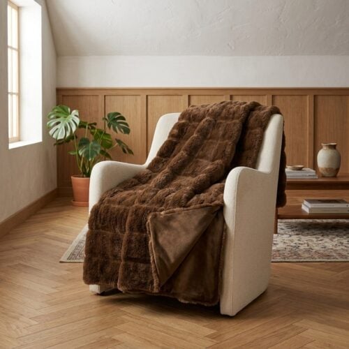 Galena Plaid i Brun Imiteret Pels fra House Nordic | 130x180 cm - Billede 1
