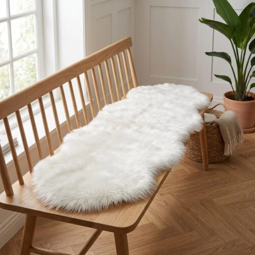 Lammeskindshynde i imiteret hvid polyester Fra House Nordic | 60x180 - Billede 1