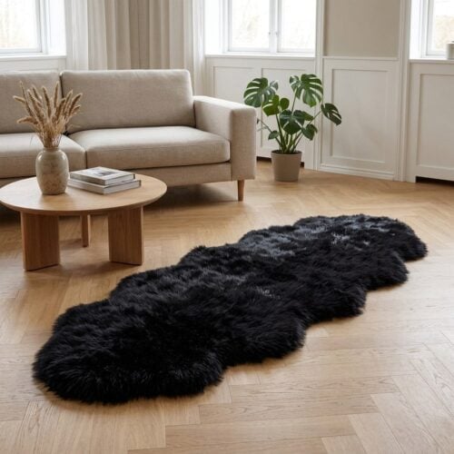 Lammeskindshynde i imiteret sort polyester Fra House Nordic | 60x180 - Billede 1