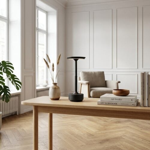 Lyneham Genopladelig LED Bordlampe i Sort Fra House Nordic | Ø13 x H28,5 cm - Billede 1