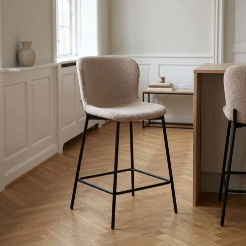 Maceda Counterstol i Beige Bouclé med Sorte Metalben fra House Nordic | L55xB47xH95cm - Billede 1