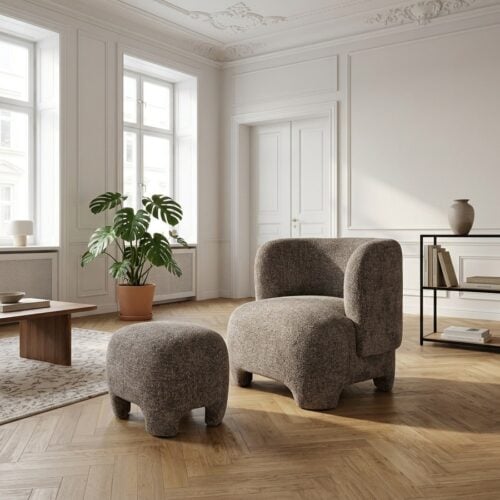 Nazare Loungestol/Lænestol og Puf i Massiv Bøgetræ Betrukket med Beige Møbelstof Fra House Nordic - Billede 1