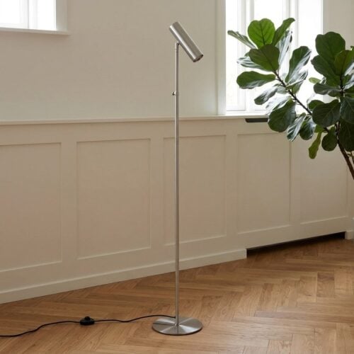 Paris Gulvlampe i Sølv fra House Nordic | 25x25x150cm - Billede 1
