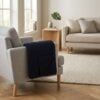 ai-miljoe-1-santos-plaid-i-m-rkebl-fra-house-nordic-genanvendt-bomuld-130x170-cm-188407 Santos Plaid i Mørkeblå Fra House Nordic | Genanvendt Bomuld - 130x170 cm - Billede 1
