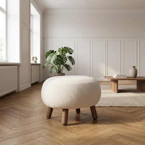Savona fodskammel i hvidt kunstig lammeskin fra House Nordic | 60x50x37 cm - Billede 1