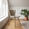 ai-miljoe-1-teslin-spisebordsstol-i-sand-polyester-og-ben-i-natur-egetr-fra-unique-furniture-48-5x54-5x82cm-237140 Teslin Spisebordsstol i Sand Polyester og Ben i Natur Egetræ fra Unique Furniture | 48,5x54,5x82cm - Billede 1