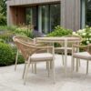 ai-miljoe-2-1abela-havem-bels-t-i-sand-natur-fra-house-nordic-s-t-af-5-90x74-cm-bord-4-stole-med-hynde-222891 1Abela Havemøbelsæt i Sand / Natur fra House Nordic | Sæt af 5 - ø90x74 cm Bord + 4 Stole med hynde - Billede 2