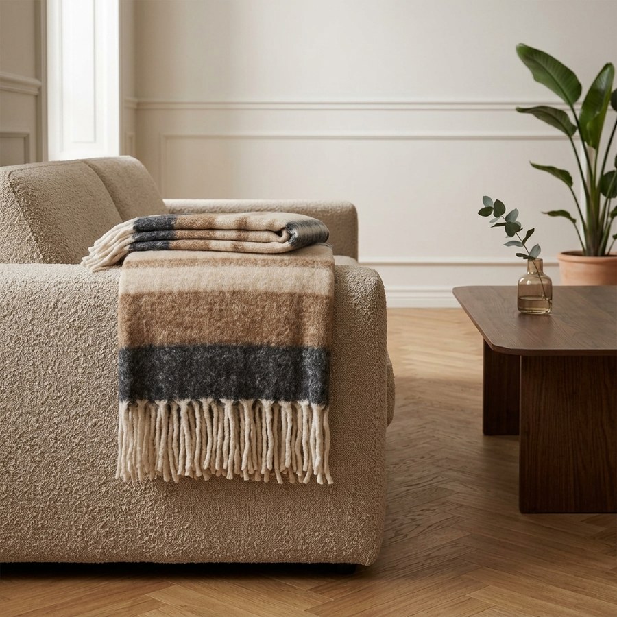 ai-miljoe-2-carmel-plaid-i-uld-mix-og-sort-brun-fra-house-nordic-l170xb130cm-218271 Carmel Plaid i Uld Mix og Sort/Brun fra House Nordic | L170xB130cm - Billede 2