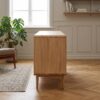 ai-miljoe-2-darwin-sk-nk-i-massiv-egetr-mdf-eg-i-natur-fra-house-nordic-l180xb45xh75-cm-218133 Darwin Skænk i Massiv Egetræ & MDF Eg i Natur fra House Nordic | L180xB45xH75 cm - Billede 2