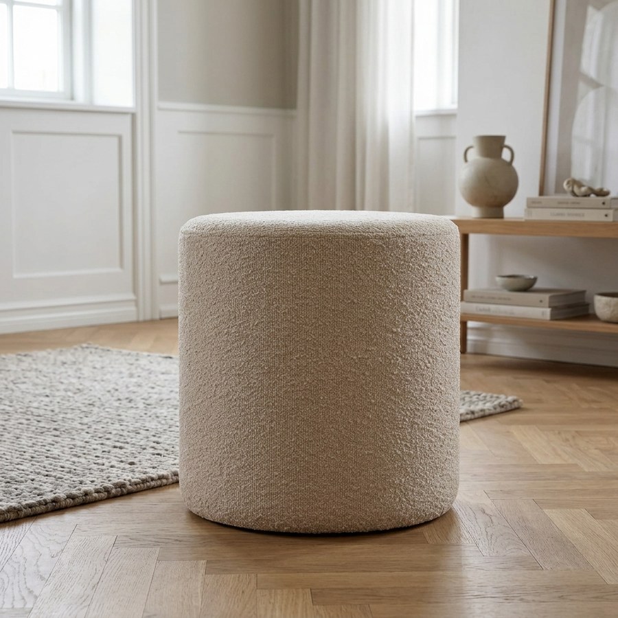 ai-miljoe-2-ejby-puf-i-beige-bourcl-fra-house-nordic-34x36-cm-162591 Ejby Puf i beige bourclé fra House Nordic | ø34x36 cm - Billede 2