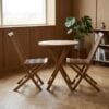 ai-miljoe-2-oviedo-caf-bord-i-teak-og-2-toledo-spisebordsstole-i-teak-fra-house-nordic-70-188887 Oviedo Cafébord i Teak og 2 Toledo Spisebordsstole i Teak Fra House Nordic | Ø70 - Billede 2