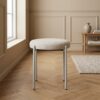Pelican Taburet i Sandfarvet Polyesterstof med Stålben fra Unique Furniture | B43,5xH48xD43,5cm - Billede 2