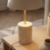Sheffield Bordlampe i Beige Marmor og Stål fra House Nordic | L25xB25xH45cm - Billede 3