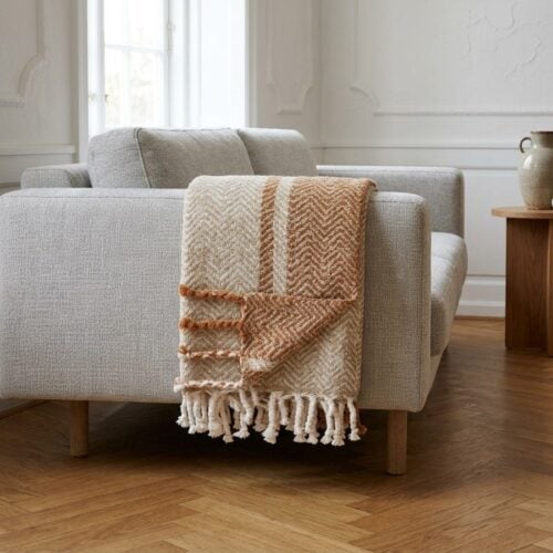 Almora Plaid i Beige/Gylden Orange Polyester & Akryl fra House Nordic | B130xL180 cm - Billede 1