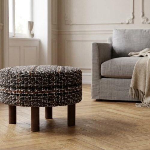 Falkirk Puf i Sort Polyester & Ben i Brun Fyrretr&aelig; fra House Nordic | &Oslash;50xH36 cm - Billede 1