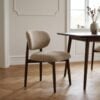 ai-miljoe-web-1-isola-spisebordsstol-i-lysebrun-polyester-ben-i-m-rkebrun-metal-fra-ho Isola Spisebordsstol i Lysebrun Polyester & Ben i Mørkebrun Metal fra House Nordic | B58xD90xH53 cm - Billede 1