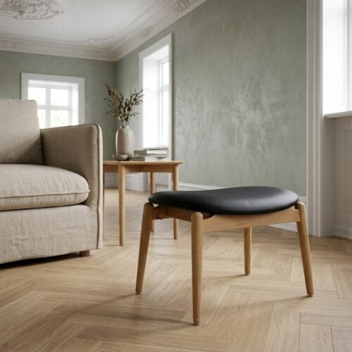 Olvera Fodskammel i Sort PU & Ben i Natur Egetr&aelig; fra House Nordic | B53,5xL43xH38 cm - Billede 1