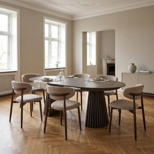 Osaka Spisebordssæt med Levanto Spisebordsstole i Smoked Egetræ & Sand Polyester fra House Nordic | 6 Stole & 1 Bord - Billede 1