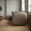 ai-miljoe-web-2-noor-venstrevendt-loungesofa-i-brun-polyester-med-2-puder-fra-house-no-2 Noor Venstrevendt Loungesofa i Brun Polyester med 2 Puder fra House Nordic | B276xL94-166xH75 cm - Billede 2