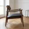 ai-miljoe-web-2-olvera-loungestol-i-m-rkebrun-asketr-sort-pu-fra-house-nordic-l69xb69x Olvera Loungestol i Mørkebrun Asketræ & Sort PU fra House Nordic | L69xB69xH72 cm - Billede 2