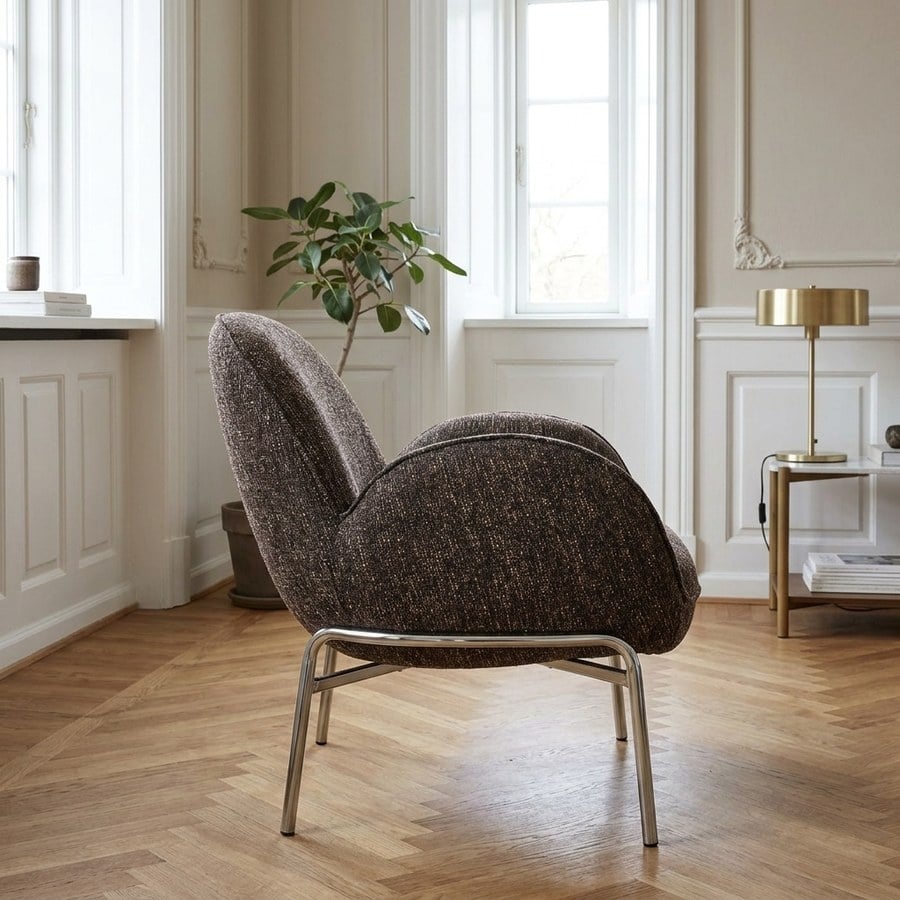 ai-miljoe-web-2-zomba-loungestol-i-brun-polyester-ben-i-krom-metal-fra-house-nordic-b7 Zomba Loungestol i Brun Polyester & Ben i Krom Metal fra House Nordic | B79xL79,5xH77 cm - Billede 2
