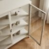 ai-miljoe-web-3-brisbane-vitrineskab-med-2-glasl-ger-i-off-white-st-l-glas-fra-house-n Brisbane Vitrineskab med 2 Glaslåger i Off White Stål & Glas fra House Nordic | B80xD40xH101 cm - Billede 3