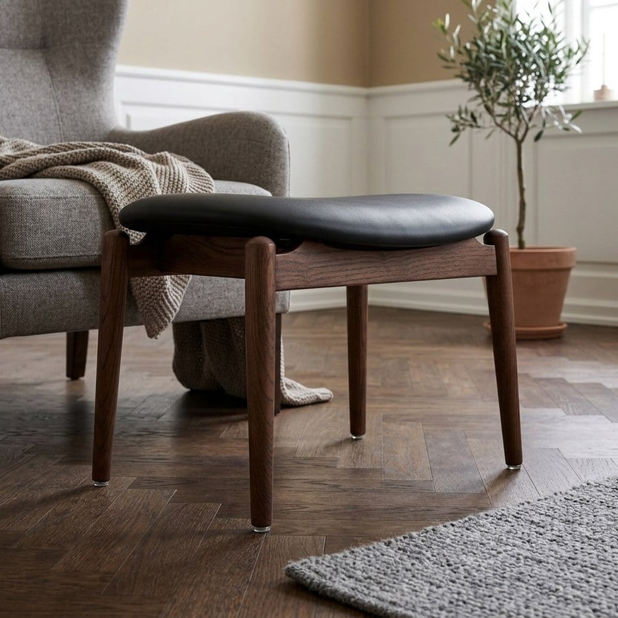 ai-miljoe-web-3-olvera-fodskammel-i-sort-pu-ben-i-m-rkebrun-asketr-fra-house-nordic-b5 Olvera Fodskammel i Sort PU & Ben i Mørkebrun Asketræ fra House Nordic | B53,5xL43xH38 cm - Billede 3