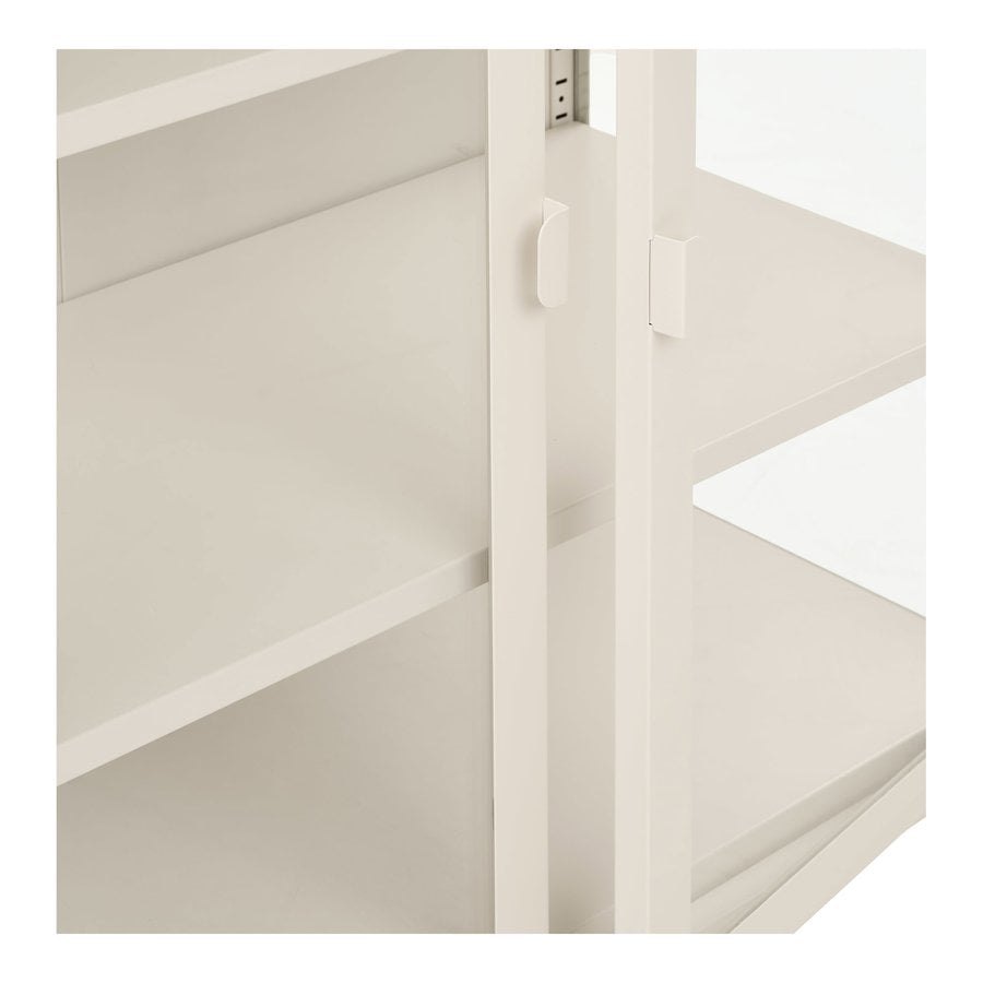 brisbane-vitrineskab-med-2-glaslger-i-off-white-stl-glas-fra-house-nor-5 Brisbane Vitrineskab med 2 Glaslåger i Off White Stål & Glas fra House Nordic | B80xD40xH101 cm - Billede 8