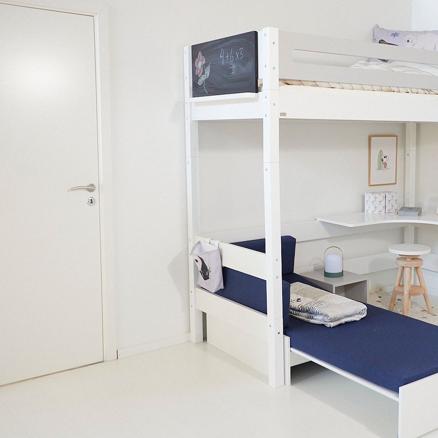 miljoe-fenris-hjseng-i-flere-farver-malet-mdf-med-sofa-2-brikse-ben-i-massivt-2 Fenris Højseng i Flere Farver Malet MDF med Sofa & 2 Brikse & Ben i Massivt Malet Bøgetræ fra Manis-h | Flere Størrelser Børneseng - Billede 3
