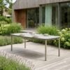 ai-miljoe-1-crete-udend-rs-spisebord-med-stel-i-aluminium-bordplade-i-matteret-glas-fra-lexpo-living-sand-100x220-cm-252913-2 Crete Udendørs Spisebord med Stel i Aluminium & Bordplade i Matteret Glas fra Lexpo Living | Sand | 100x220 cm - Billede 1