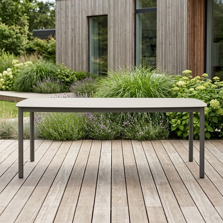 ai-miljoe-2-crete-udend-rs-spisebord-med-stel-i-aluminium-bordplade-i-matteret-glas-fra-lexpo-living-sand-100x220-cm-252913-2 Crete Udendørs Spisebord med Stel i Aluminium & Bordplade i Matteret Glas fra Lexpo Living | Sand | 100x220 cm - Billede 2
