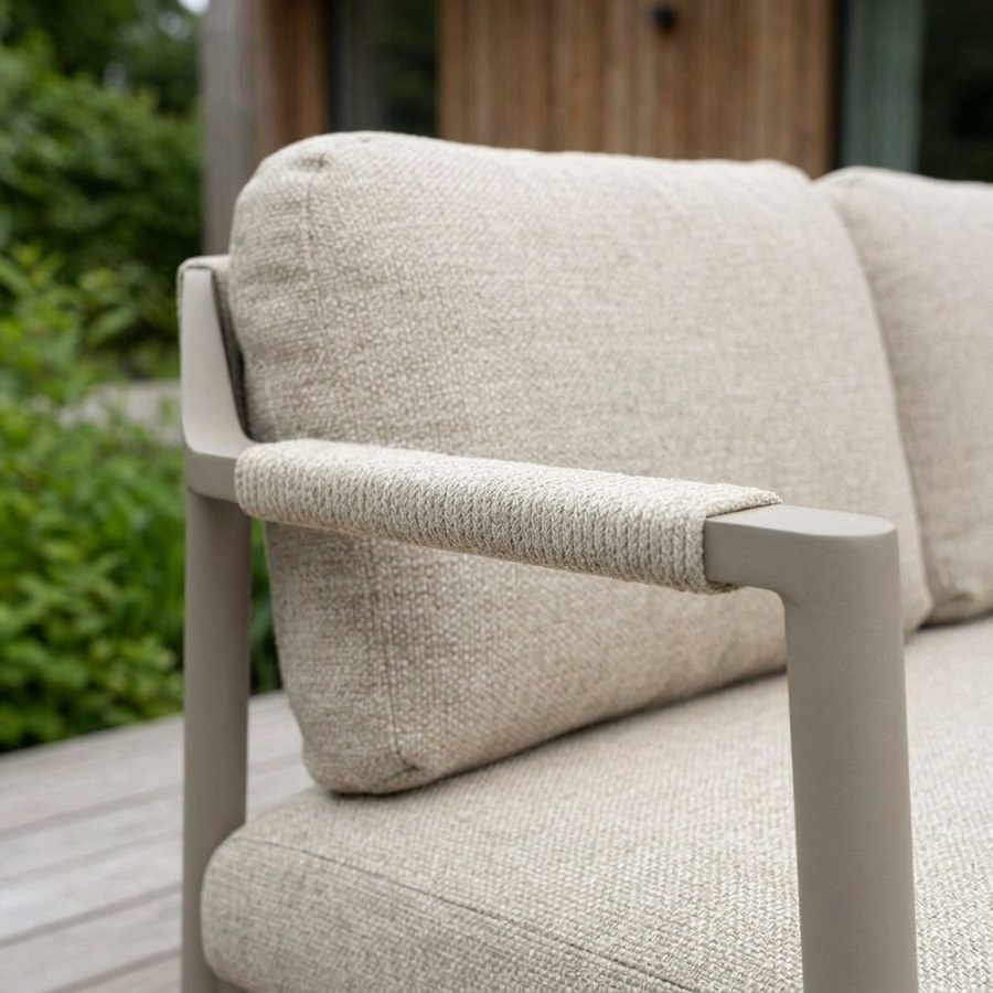 Capri Loungesæt i Aluminium med Hynder fra Lexpo Living | Sand | Loungesofa + 2x Loungestole + 2x Sofaborde - Billede 3